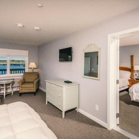 Crescent Lake Inn And Suites Wolfeboro Exteriör bild