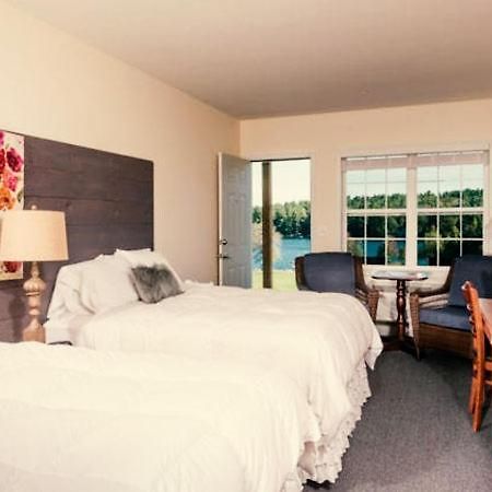 Crescent Lake Inn And Suites Wolfeboro Exteriör bild