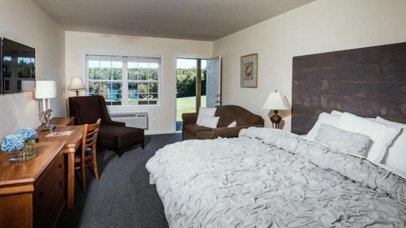 Crescent Lake Inn And Suites Wolfeboro Exteriör bild